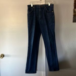 Wrangler slim cut .Blue Rarely worn Size 32 x 33